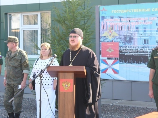 Представитель Кызылской епархии посетил железнодорожный батальон
