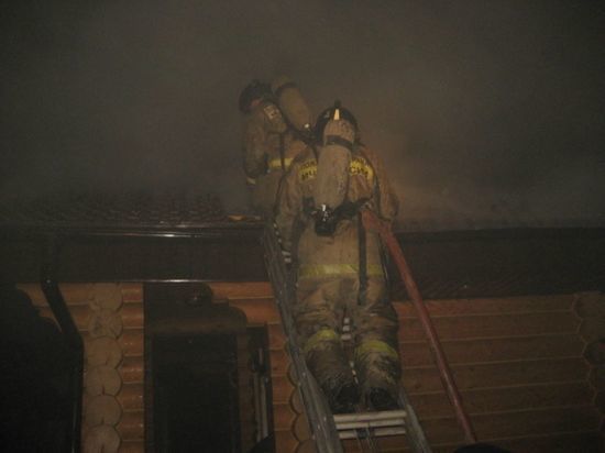 Ликвидирован пожар в жилом здании колонии в Архангельской области