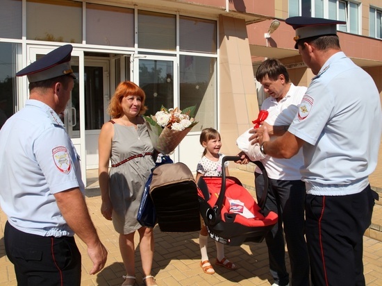 В Орловской области инспекторы ДПС сопроводили женщину со схватками до роддома