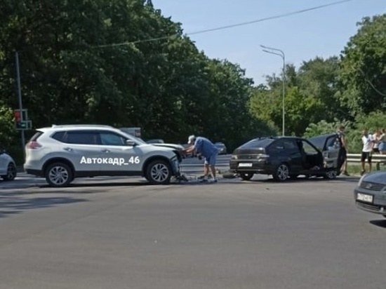 В Курске два человека пострадали при столкновении автомобилей на Сумской