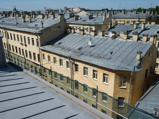 Ремонт крыш в Петербурге завершат к середине сентября