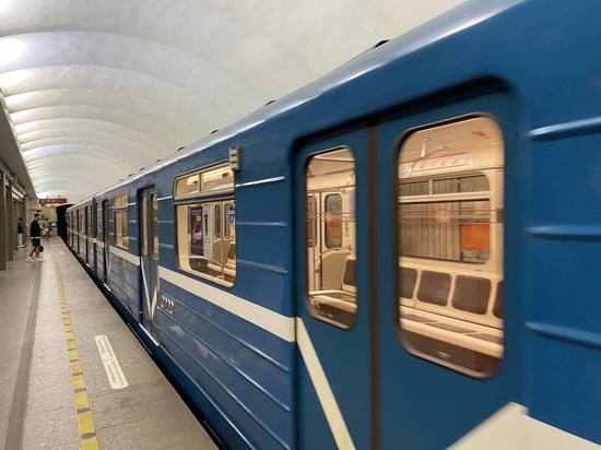 По фиолетовой линии метро Петербурга пустят укороченные поезда