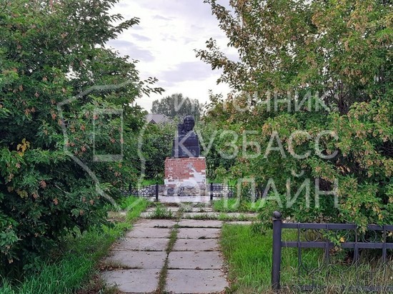 Ужасное состояние памятника известному поэту возмутило кузбассовцев