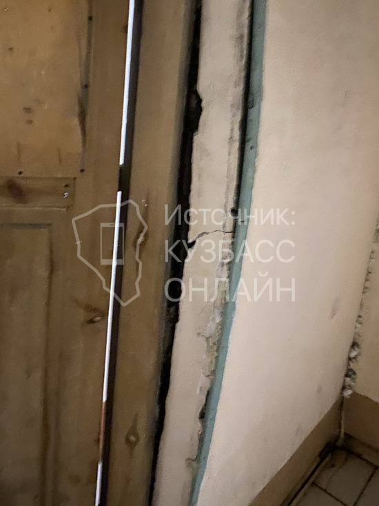 Жить в страхе: аварийное состояние дома обеспокоило кузбассовцев