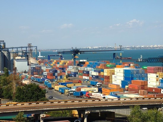 Reuters: перевозящее украинское зерно судно вышло из порта Одессы