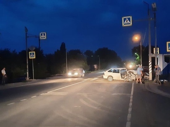 На трассе Ростов - Азов 35-летняя женщина пострадала в ДТП