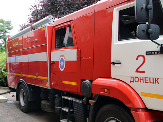 Пожарная машина попала под обстрел в Донецке