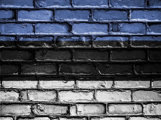 Эстония пригрозила аннулировать ВНЖ противников демонтажа советских памятников