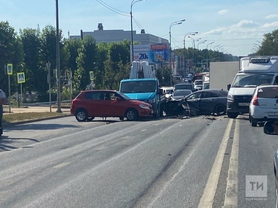 Массовое ДТП перекрыло трассу на въезде в Казань