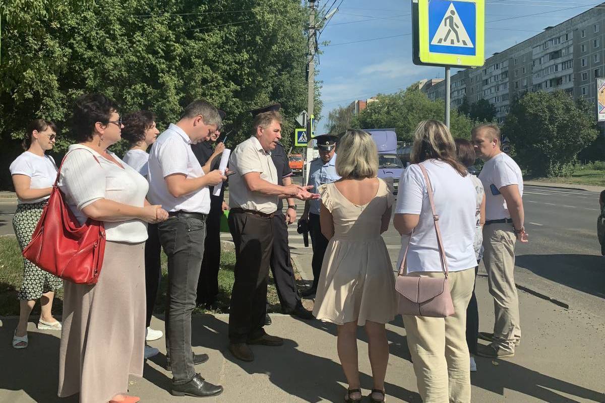 В Костроме проходят проверки безопасности пешеходных переходов у детских садов и школ
