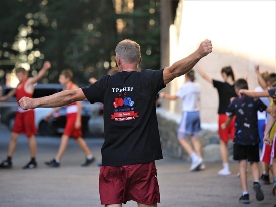 Там проходят сборы в лагере на базе пансионата «Вольфрам», который считается одной из лучших спортивных баз Кабардино-Балкарии.