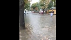 Появилось видео мощного потопа в Одессе