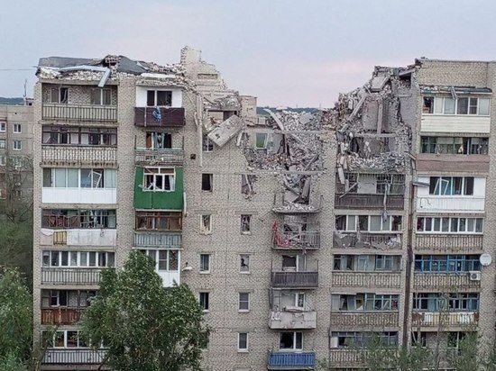 В ЛНР снарядами HIMARS разрушены несколько квартир жилого дома