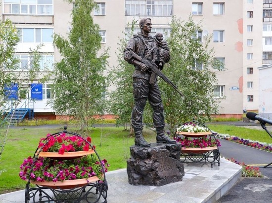 На Ямале открыли памятник защитникам Донбасса
