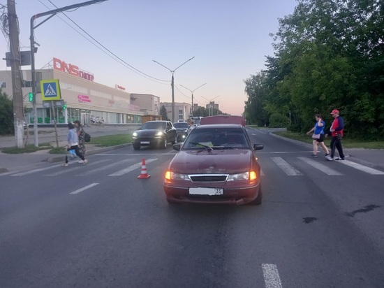 Женщину с дочкой сбили на пешеходном переходе в Череповце