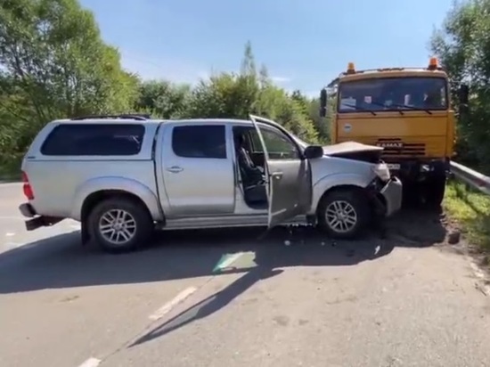 В Гурьевском районе КамАЗ столкнулся с Toyota, пострадали два человека