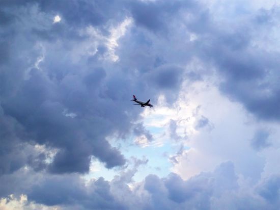 Самолет, прервавший полет в Екатеринбург, благополучно вернулся в Пулково