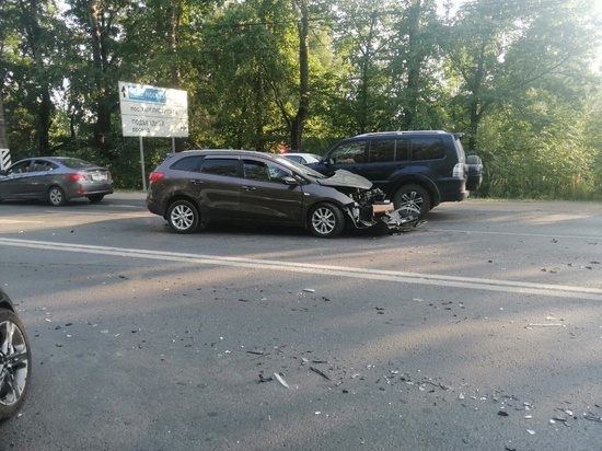 Появились подробности аварии на Московском шоссе в Твери, есть пострадавший