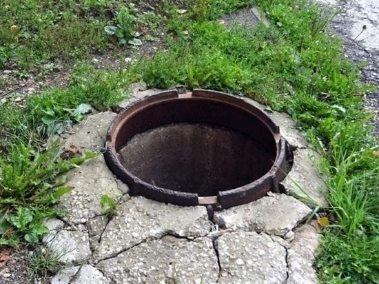 Двое нижегородцев отравились парами газа в канализационном люке