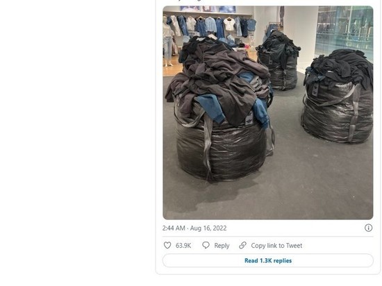  Канье Уэст начал продавать одежду ​​в гигантских мешках для мусора