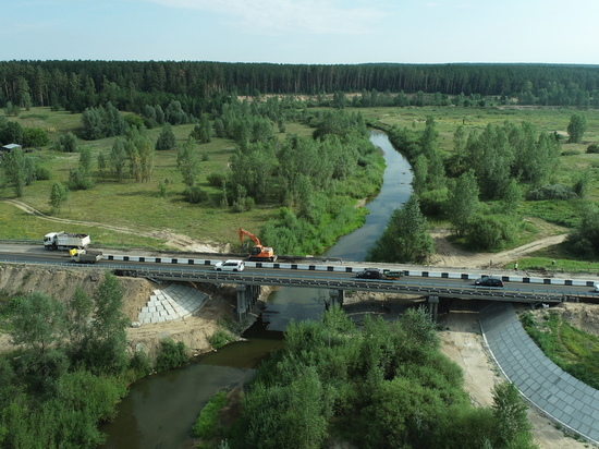 На трассе А-321 в Алтайском крае завершают строительство кругового перекрестка в районе Буканского