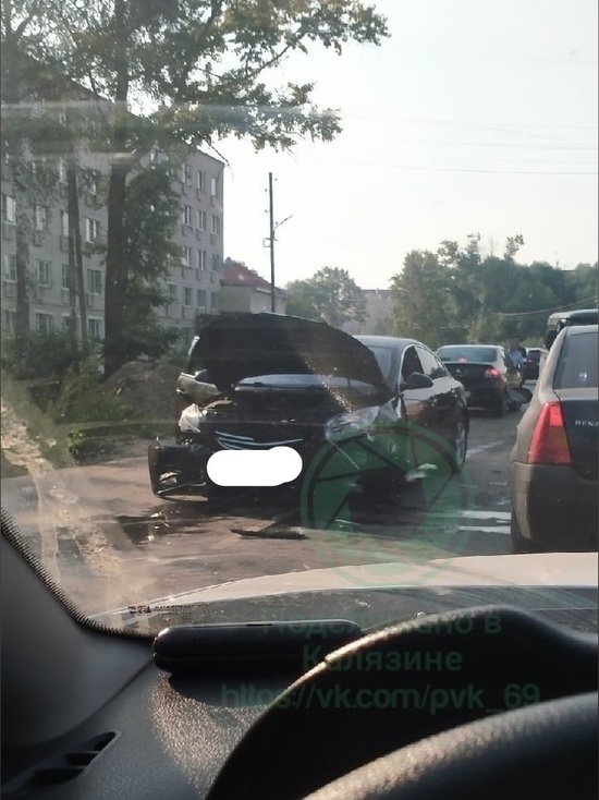 Один погиб, один пострадал: страшное ДТП случилось в Калязине Тверской области