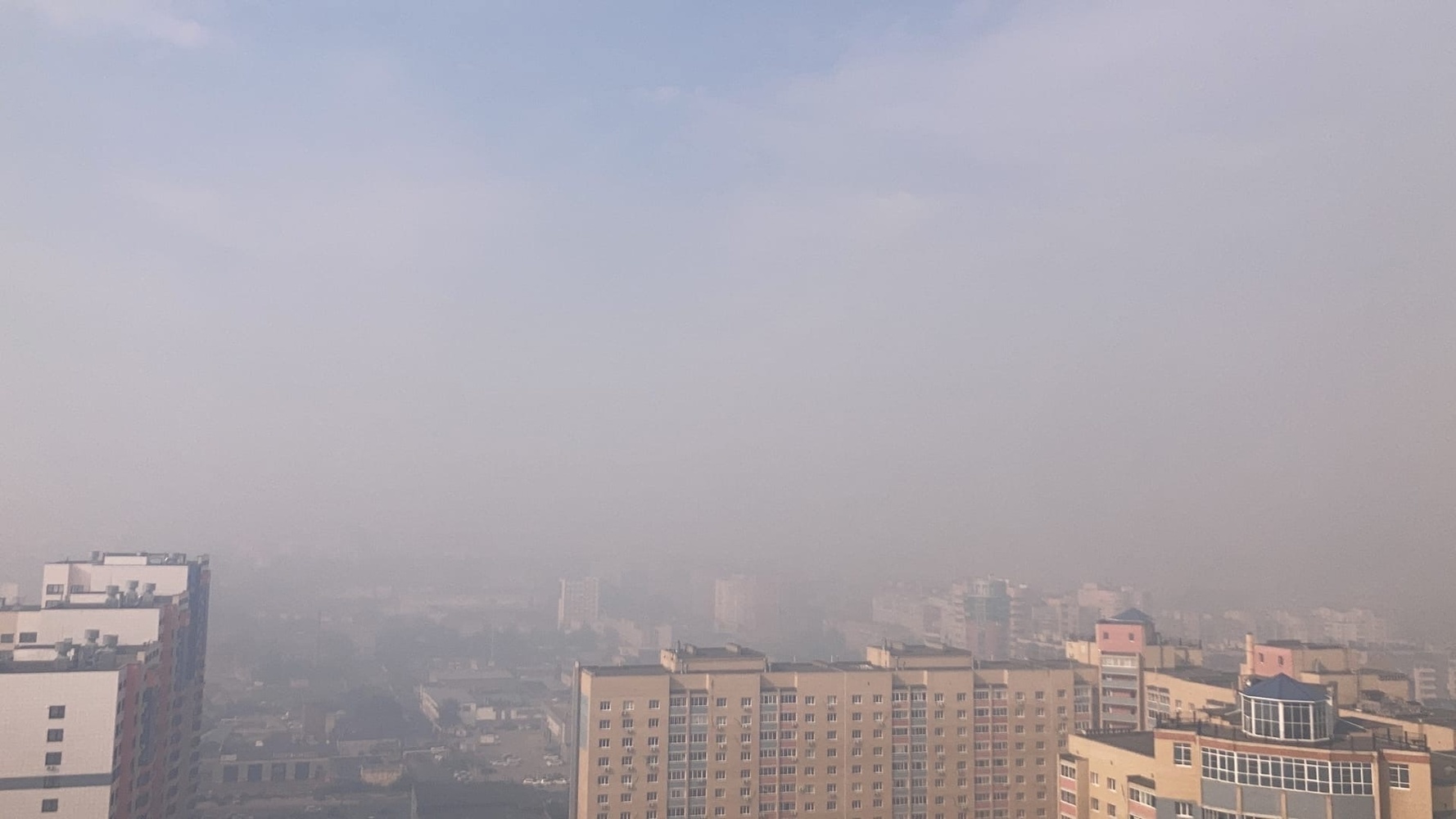 Смог от пожаров накрыл Рязань: кадры утреннего города