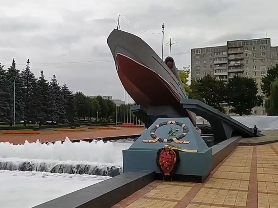 В Калининграде отключили фонтан на Московском проспекте после купания в нем