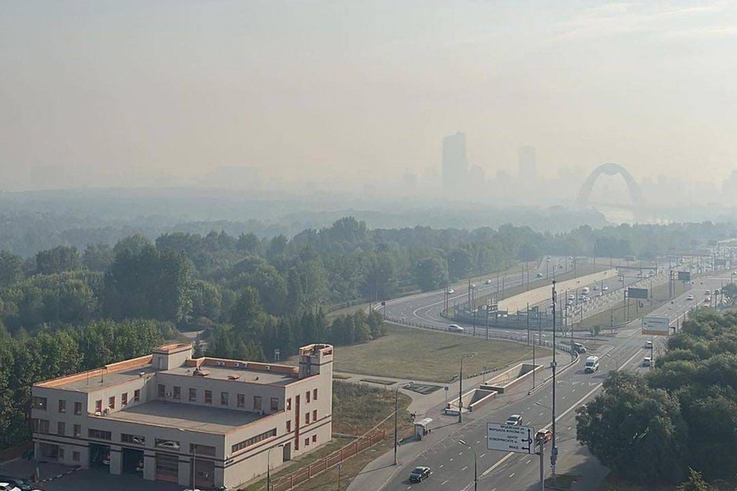 Москву накрыл густой дым из-за рязанских пожаров: фото столичного смога