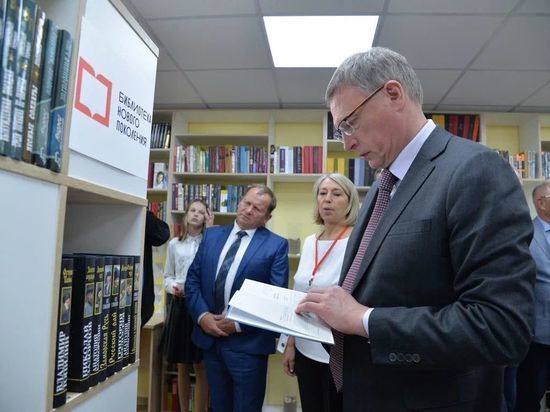 Губернатор Бурков открыл в Исилькуле модельную библиотеку с мобильным планетарием