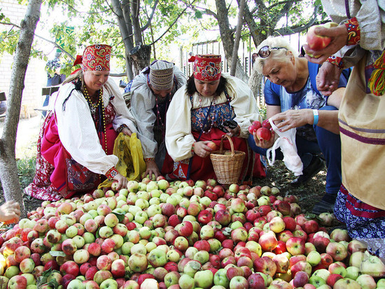 Бабушки из Бураново выступят на Яблочном спасе в Татарстане