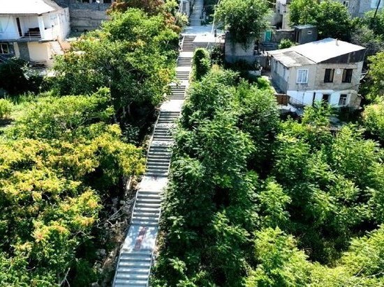В Махачкале завершаются работы по обустройству лестницы