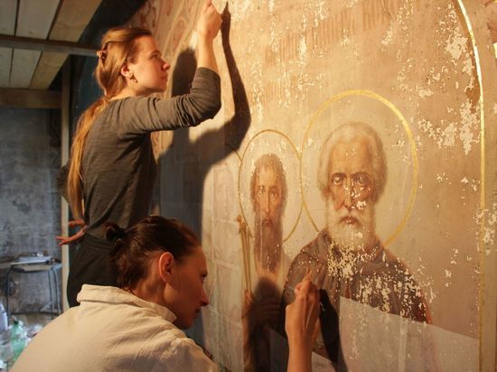 Уникальные росписи Георгиевского храма в Кичменгско-Городецком районе спасают специалисты из Санкт-Петербурга