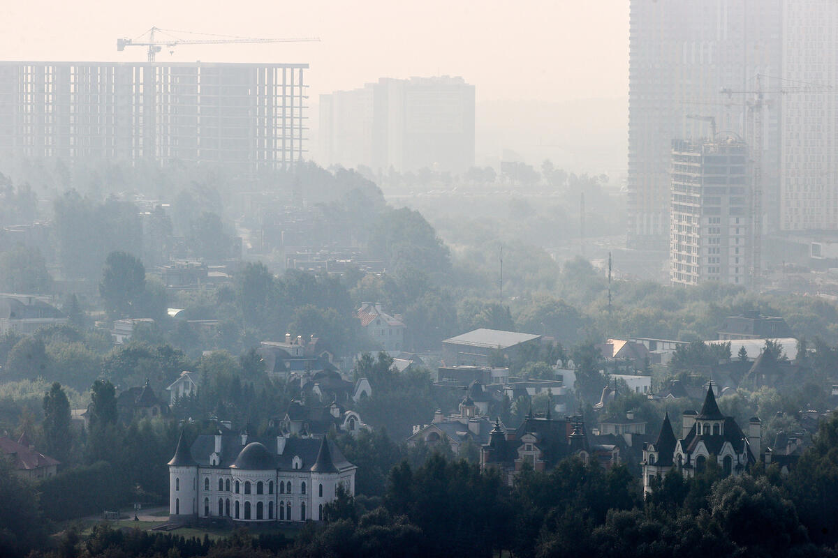 Москва лето 2010 смог. В москве запахло гарью сегодня. Смог в москве сейчас. В москве запахло гарью сегодня. Дым фото.