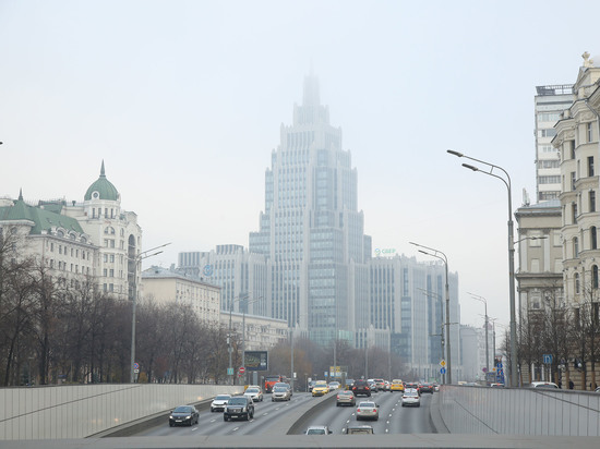  Пепел от лесных пожаров в Рязанской области засыпал машины в Москве