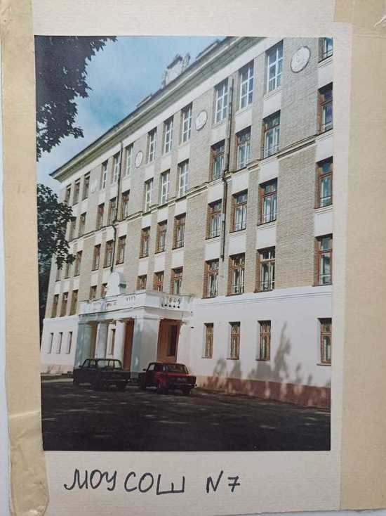На королевской школе № 13 восстановят барельефы знаменитых деятелей России