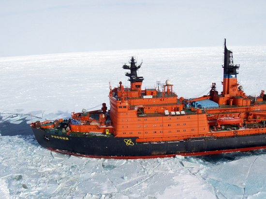 Ученые создали устройство, которое помогает двигаться на кораблях по Северному морскому пути с метровой точностью