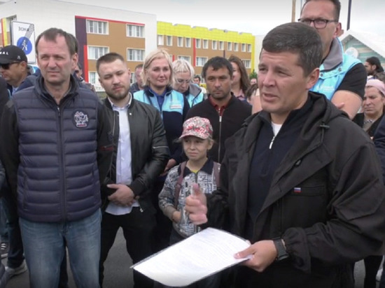 Дороги, бассейн, ветеринарная машина: губернатор Ямала ответил на вопросы жителей Коротчаево и Лимбяяхи