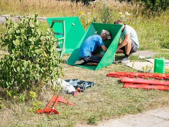 В Кирове обустраивают детские площадки микрорайона Домостроитель