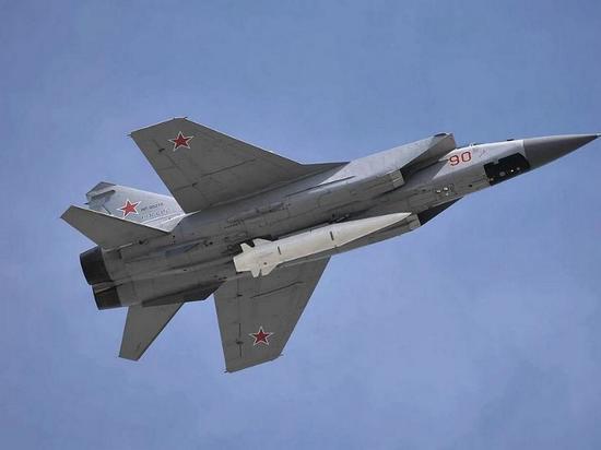 Переброска российской стороной вооруженных ракетами "Кинжал" военных самолетов в Калининградскую область не изменит военный баланс в этом регионе и не создаст никакой угрозы для западных стран