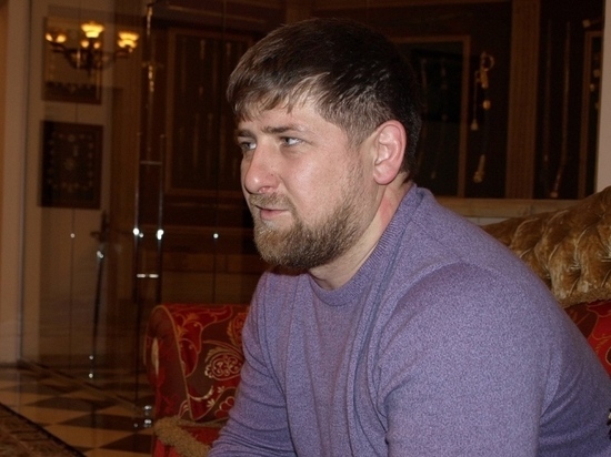 Глава Чечни объяснил в своем Telegram-канале, почему не имеет смысла объявлять президенту Украины Владимиру Зеленскому кровную месть, хотя это можно было сделать, по словам главы руспублики