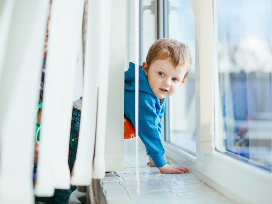 4-летний малыш, выпавший из окна в Грязях, получил тяжелые травмы