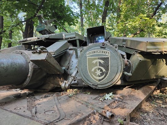 То, что, отступая, украинские вооруженные формирования, бросают оружие и технику, уже давно ни для кого не секрет