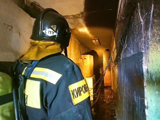Смоленские пожарные справились с возгоранием в многоэтажном доме