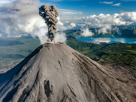 На Камчатке при спуске с вулкана погиб турист