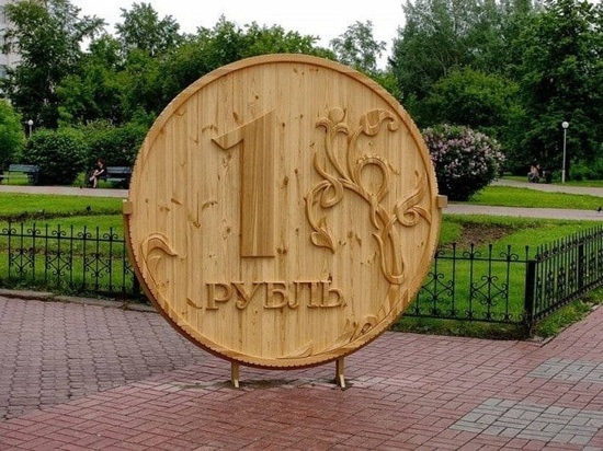 В парке Улан-Удэ воздвигнут памятник рублю