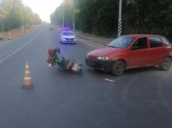 Женщина за рулем автомобиля сбила мотоциклиста в Пустошкинском районе