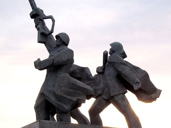 В Латвии начали подготовку к протестам из-за сноса памятника советским солдатам