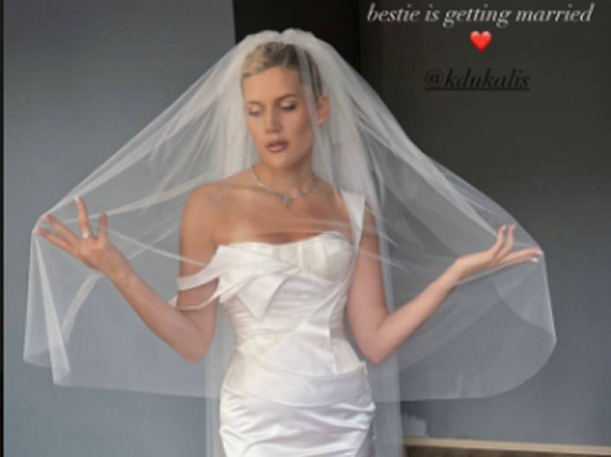 Блогерша Ксения Дукалис заявила, что выходит замуж