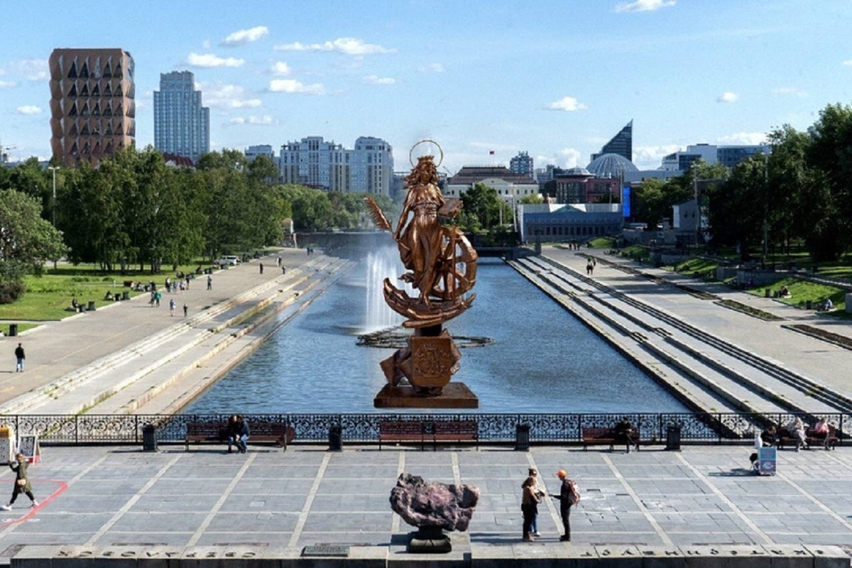 Статуи в Екатеринбурге